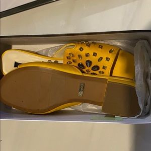 Mustard yellow kensi sandals